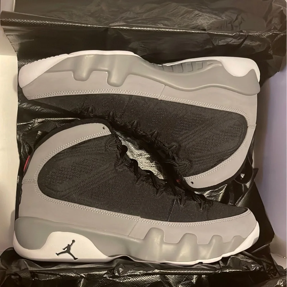 ❌SOLD❌ Air Jordan Retro 9 “Particle Grey” sneakers, New in Box, M9 - Picture 10 of 12